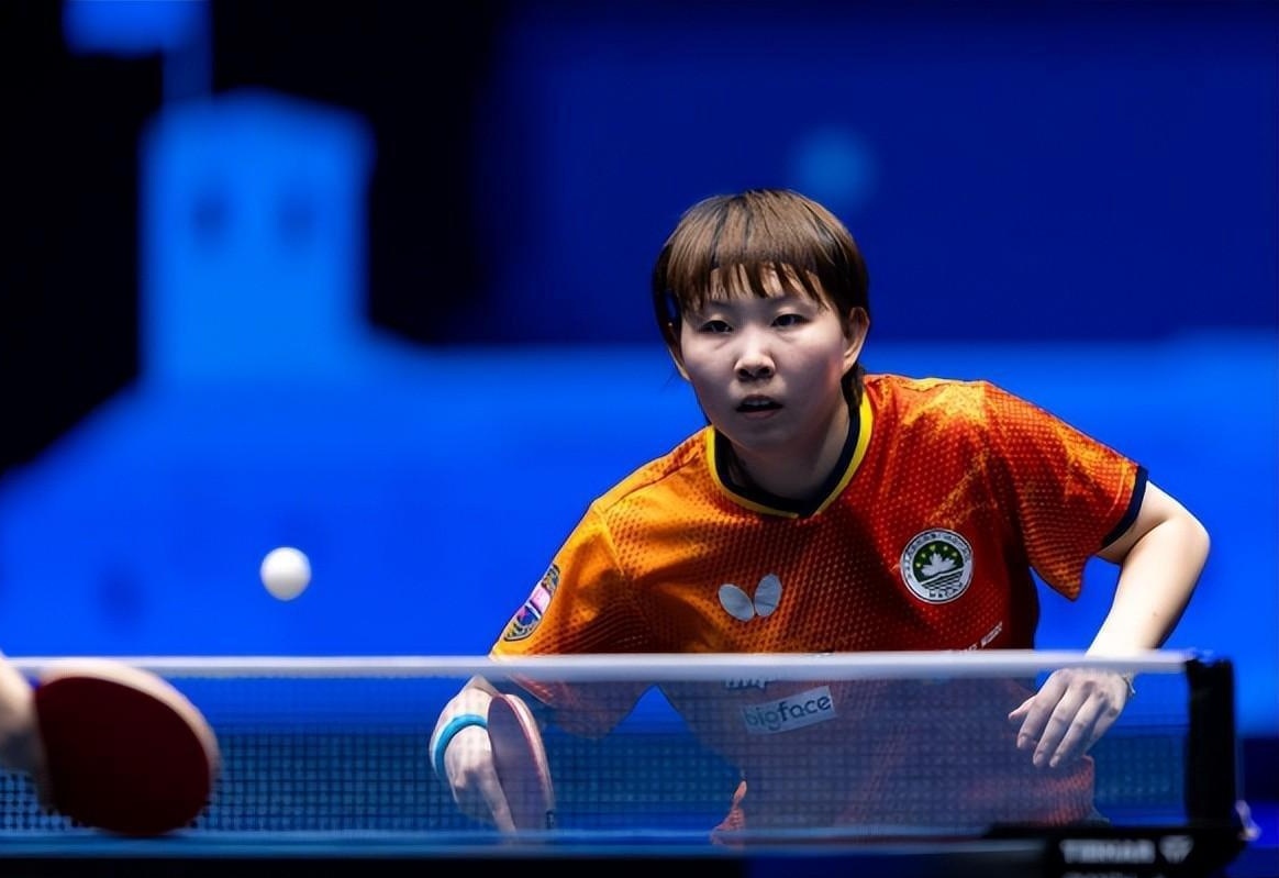 与此相反 与此相反